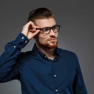 نظارة طبية تجريبية لخالد حمدي